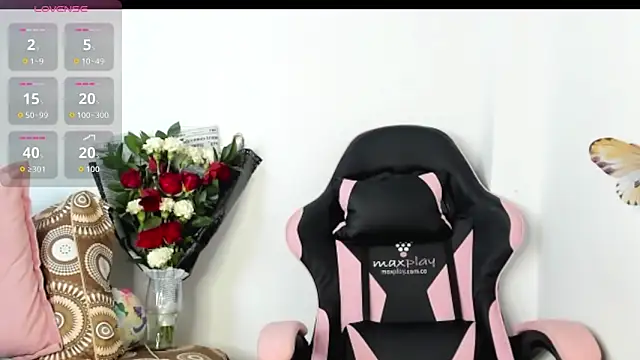 Snapshot of mari-ross chatting on 09-22-25, 02:13 mari-ross online show from 09-22-25, 02:13