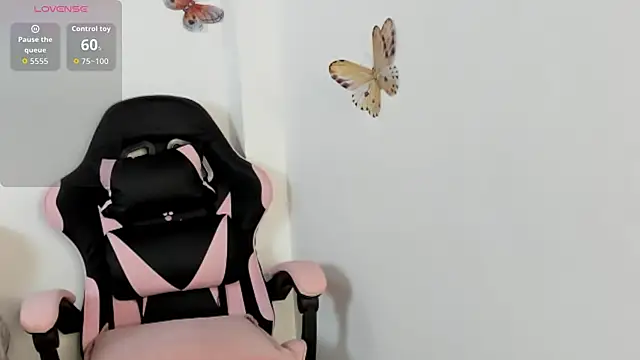 Snapshot of mari-ross chatting on 10-13-25, 02:00 mari-ross online show from 10-13-25, 02:00