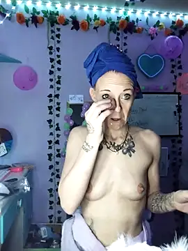 Purple2StayThnxx online show from 10-20-25, 08:42