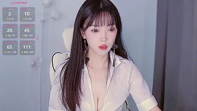 Snapshot of XiaoNana_ chatting on 10-25-25, 01:24 XiaoNana  online show from 10-25-25, 01:24