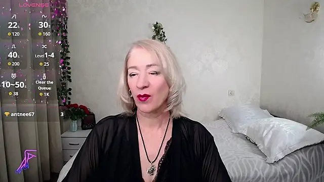 hunters woman online show from 11-24-25, 02:06