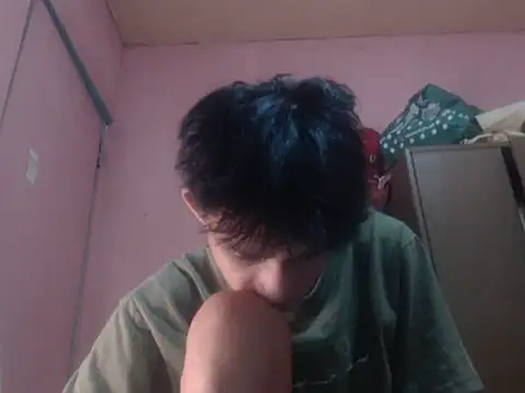Snapshot of Kyoshi_19 chatting on 06-22-26, 10:34 Kyoshi 19 online show from 06-22-26, 10:34