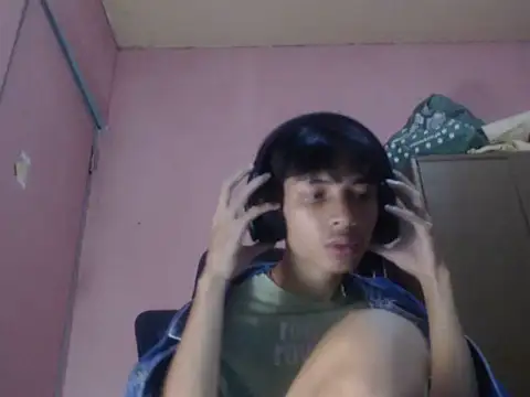 Snapshot of Kyoshi_19 chatting on 07-28-26, 03:43 Kyoshi 19 online show from 07-28-26, 03:43