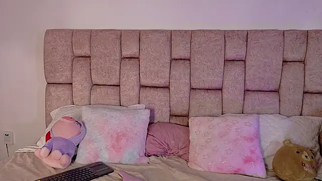 Snapshot of LolaYun chatting on 09-23-25, 12:19 LolaYun online show from 09-23-25, 12:19