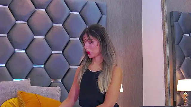 Snapshot of BlaireParker chatting on 10-19-25, 12:17 BlaireParker online show from 10-19-25, 12:17