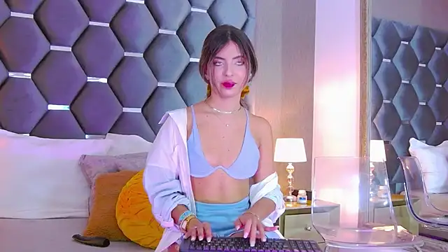 Snapshot of BlaireParker chatting on 10-24-25, 12:56 BlaireParker online show from 10-24-25, 12:56