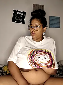 Snapshot of MeliBoobs chatting on 09-19-25, 07:03 MeliBoobs online show from 09-19-25, 07:03