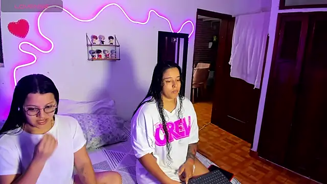 Snapshot of Dilan_and_Mia chatting on 05-06-26, 12:19 Dilan and Mia online show from 05-06-26, 12:19
