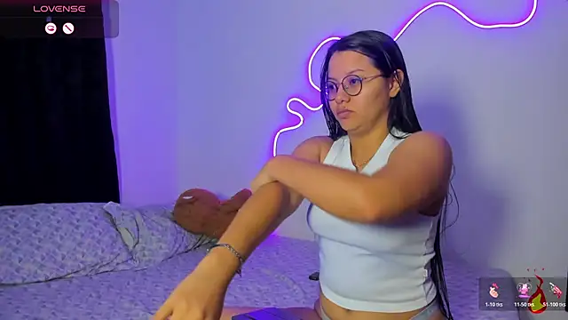 Snapshot of Dilan_and_Mia chatting on 05-20-26, 08:37 Dilan and Mia online show from 05-20-26, 08:37