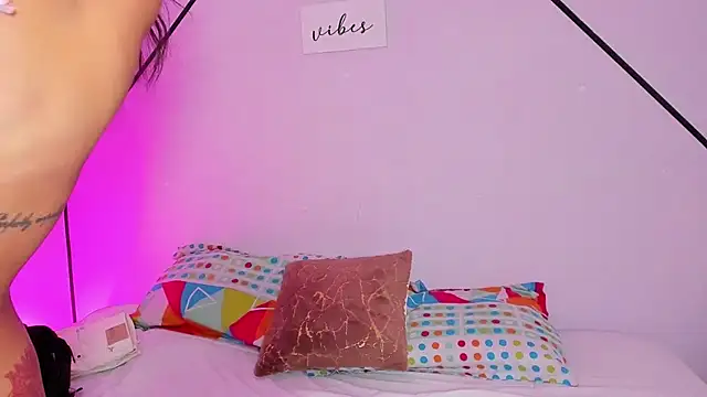 MiahCornell  online show from 11-08-25, 07:45