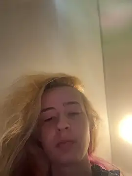 SeccySerena online show from 04-20-26, 03:37