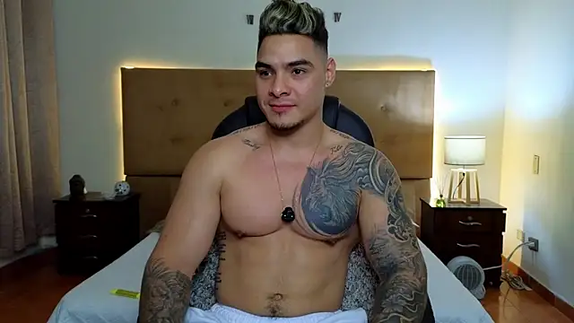 Snapshot of Steven_Velez chatting on 09-13-25, 02:44 Steven Velez online show from 09-13-25, 02:44