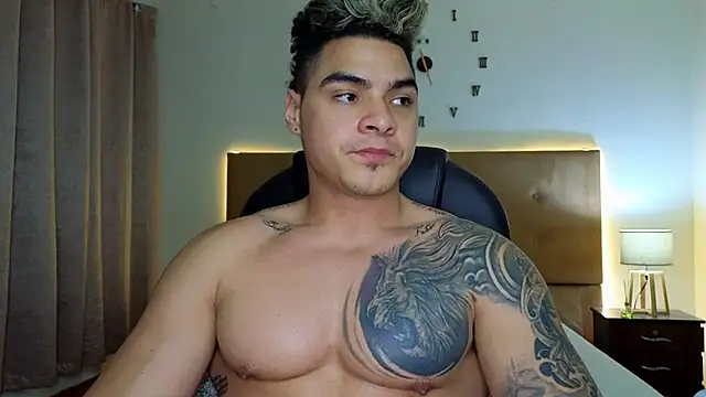 Snapshot of Steven_Velez chatting on 10-21-25, 02:12 Steven Velez online show from 10-21-25, 02:12