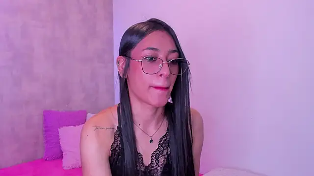 Snapshot of Becky_G chatting on 10-06-25, 02:31 Becky G online show from 10-06-25, 02:31