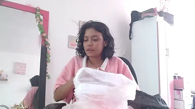 Snapshot of TamaraMera chatting on 10-31-25, 02:29 TamaraMera online show from 10-31-25, 02:29