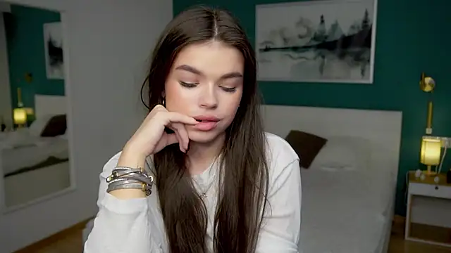 HollisHearl online show from 10-08-25, 07:28