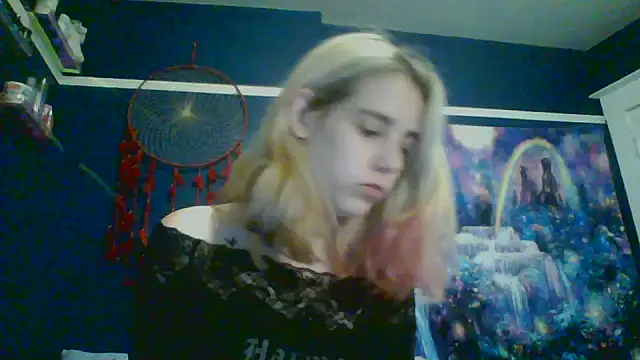 Snapshot of RubySmoke chatting on 10-22-25, 12:05 RubySmoke online show from 10-22-25, 12:05