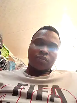 Snapshot of Moet_Chandon chatting on 09-25-25, 02:10 Moet Chandon online show from 09-25-25, 02:10