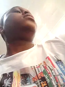 Snapshot of Moet_Chandon chatting on 10-09-25, 01:31 Moet Chandon online show from 10-09-25, 01:31