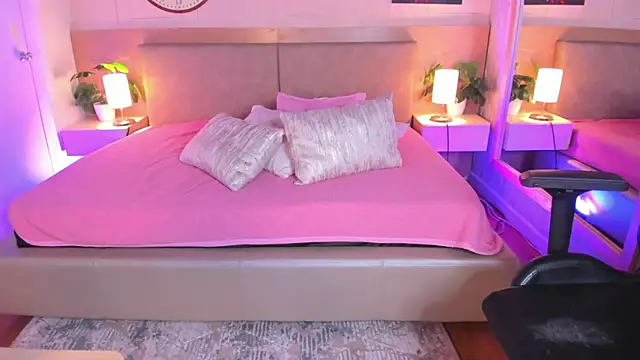 Snapshot of Meloddy_Rose chatting on 09-16-25, 04:35 Meloddy Rose online show from 09-16-25, 04:35