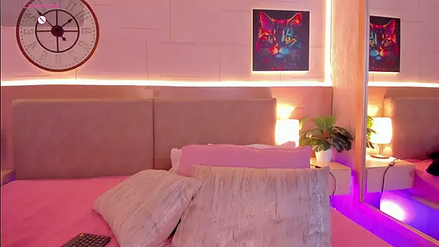 Snapshot of Meloddy_Rose chatting on 10-10-25, 04:00 Meloddy Rose online show from 10-10-25, 04:00