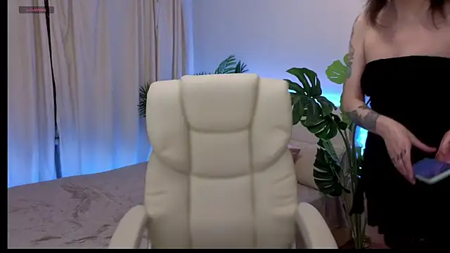 Snapshot of TinaMelt chatting on 09-23-25, 05:27 TinaMelt online show from 09-23-25, 05:27