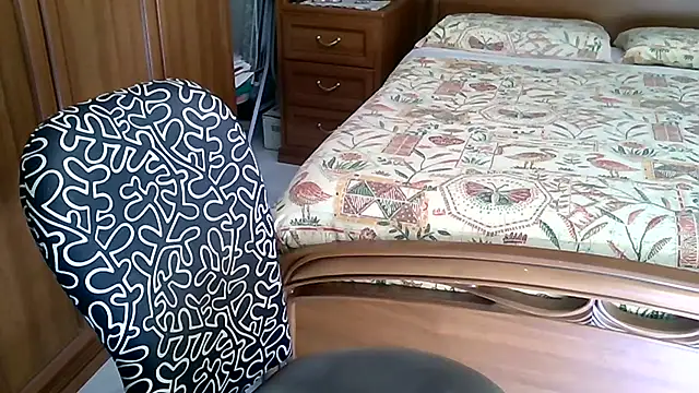 Snapshot of MisterX_99 chatting on 10-08-25, 11:41 MisterX 99 online show from 10-08-25, 11:41