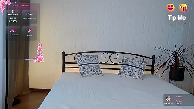 KelsiWest online show from 10-05-25, 01:31