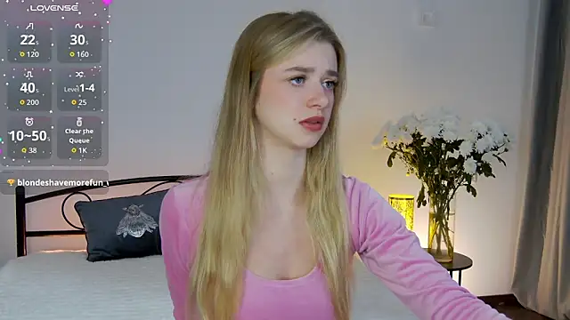 KelsiWest online show from 10-23-25, 01:32