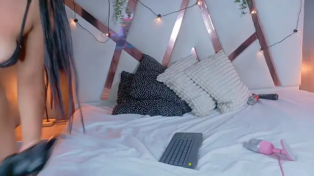 RiriiBrunette   online show from 11-20-25, 12:22