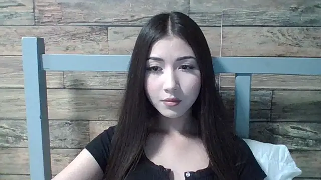 Virginia Hicks online show from 10-10-25, 01:32