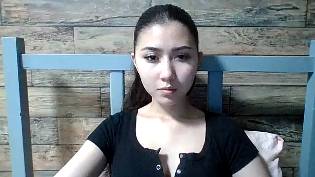 Virginia Hicks online show from 11-26-25, 05:47