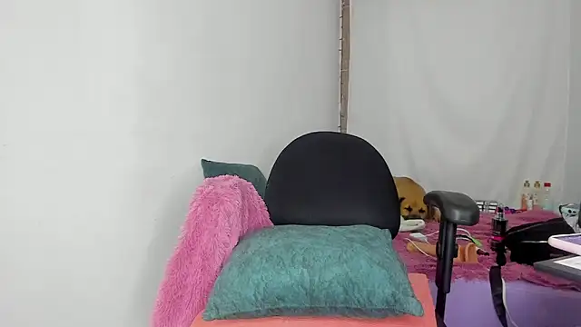 Snapshot of Sandy-13 chatting on 02-15-26, 07:51 Sandy-13 online show from 02-15-26, 07:51