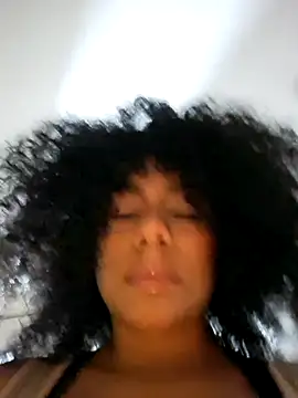 Snapshot of Yerystar chatting on 09-10-25, 02:11 Yerystar online show from 09-10-25, 02:11