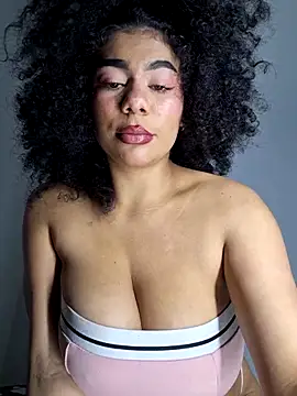 Snapshot of Yerystar chatting on 10-19-25, 02:23 Yerystar online show from 10-19-25, 02:23