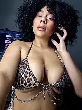 Snapshot of Yerystar chatting on 10-26-25, 10:25 Yerystar online show from 10-26-25, 10:25