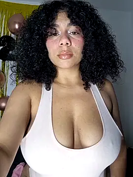 Snapshot of Yerystar chatting on 11-16-25, 10:26 Yerystar online show from 11-16-25, 10:26