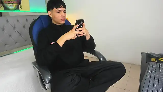Snapshot of SamBlack_ chatting on 06-24-26, 02:27 SamBlack online show from 06-24-26, 02:27