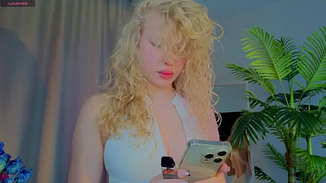 Snapshot of emilyshepar_d chatting on 11-13-25, 02:32 emilyshepar d online show from 11-13-25, 02:32