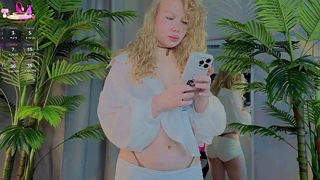 Snapshot of emilyshepar_d chatting on 11-18-25, 02:50 emilyshepar d online show from 11-18-25, 02:50