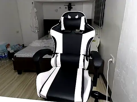 Snapshot of eattmebabyy chatting on 11-30-25, 11:58 eattmebabyy online show from 11-30-25, 11:58