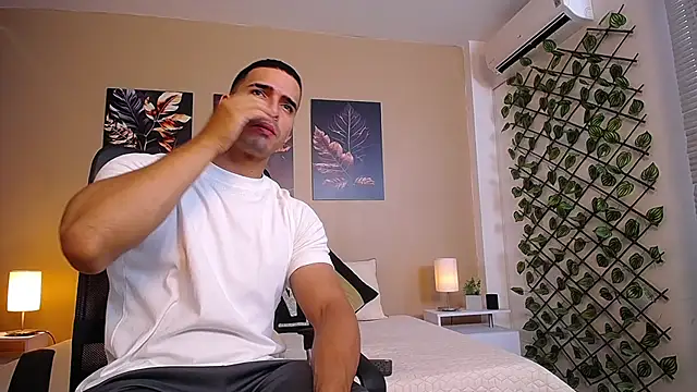 Snapshot of ChristopherBlack_ chatting on 11-12-25, 01:11 ChristopherBlack online show from 11-12-25, 01:11