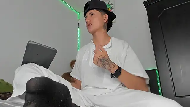 Mateo Escobar online show from 11-21-25, 10:52