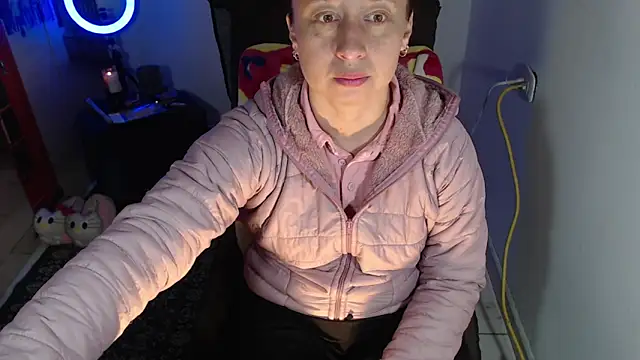 Snapshot of Milf_Valeria chatting on 09-30-25, 04:01 Milf Valeria online show from 09-30-25, 04:01