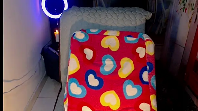 Snapshot of Milf_Valeria chatting on 10-21-25, 02:29 Milf Valeria online show from 10-21-25, 02:29