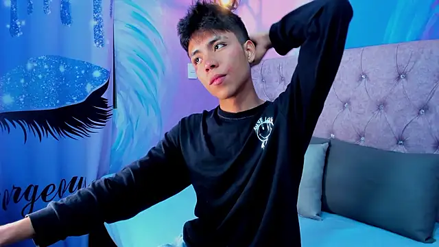 MaxiWildd online show from 03-11-26, 01:06