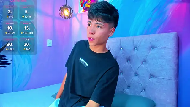 MaxiWildd online show from 04-23-26, 01:13