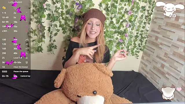 Amy Moonlight online show from 06-12-26, 09:14