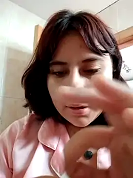 Snapshot of tutermitoa chatting on 10-15-25, 05:13 tutermitoa online show from 10-15-25, 05:13