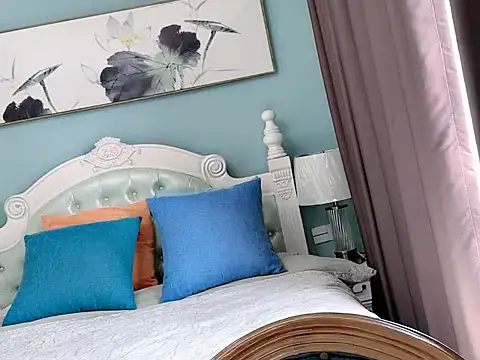 sarah111 online show from 10-28-25, 03:43